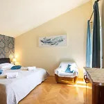 Three-bedroom In 아파트 *