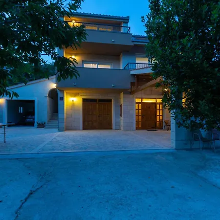 아파트 Three-bedroom In Ostrvica
