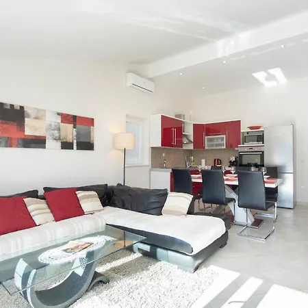 Three-bedroom In 아파트